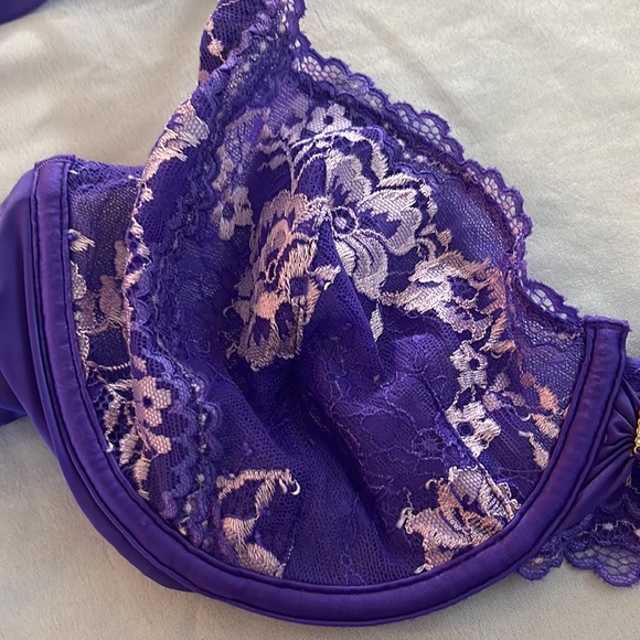 VS Unlined Demi 34D - Picture 2 of 4